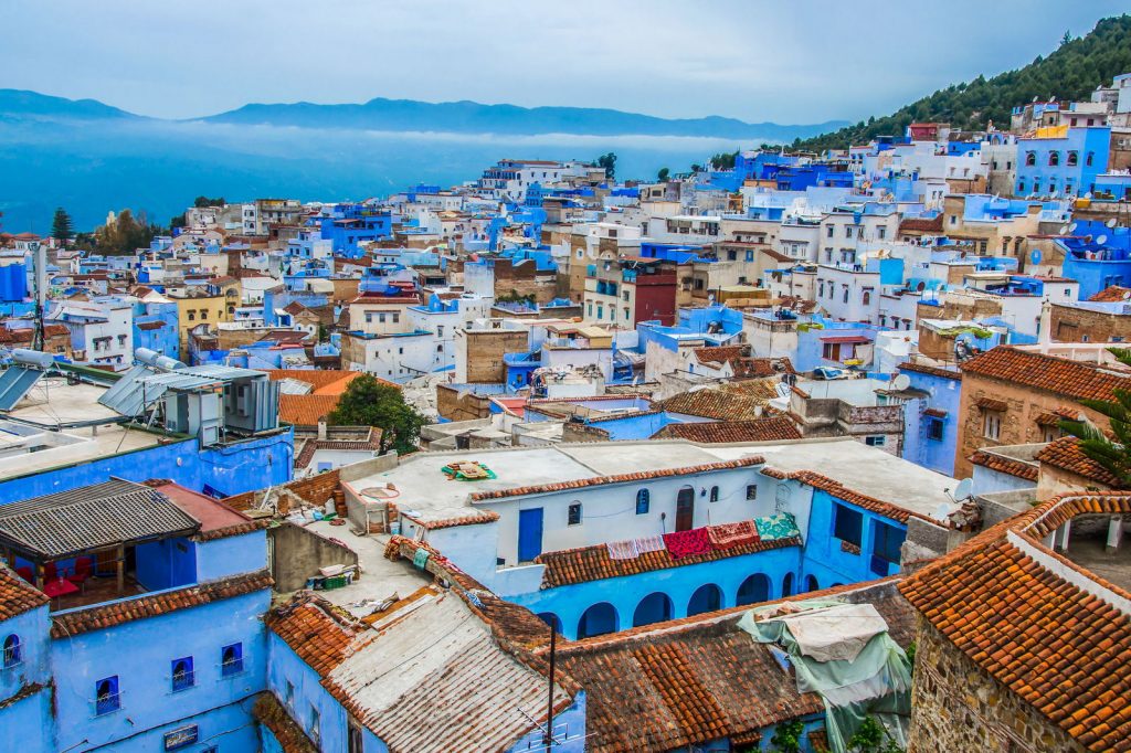 Panorama Niebieskiego Miasta Chefchaouen, góry Rif, Maroko